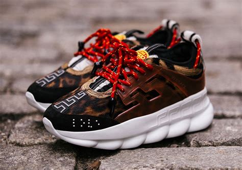 chains react versace